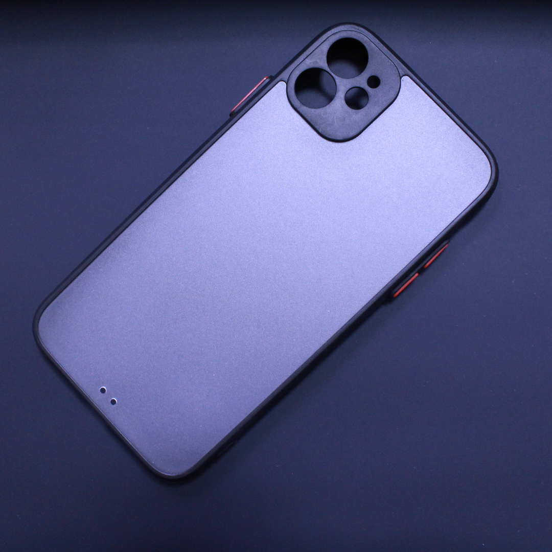 Чехол Iphone 11 с защитой задней камеры (черный)